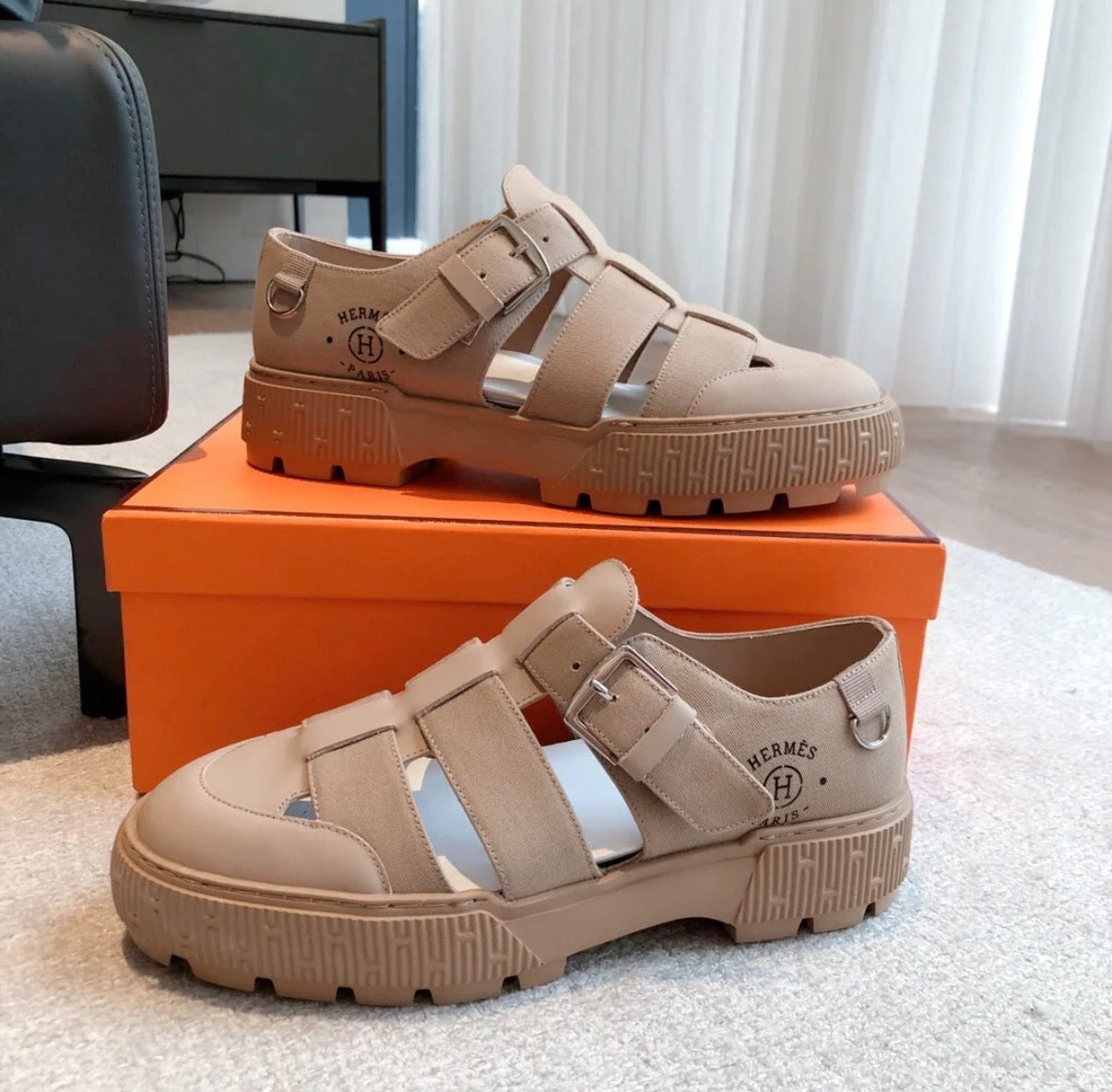 HM ITEM SANDAL ALMOND CALFSKIN AND DENIM