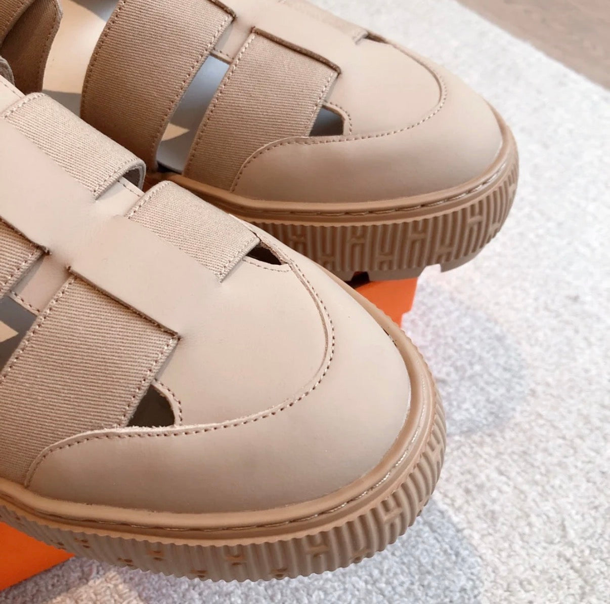 HM ITEM SANDAL ALMOND CALFSKIN AND DENIM