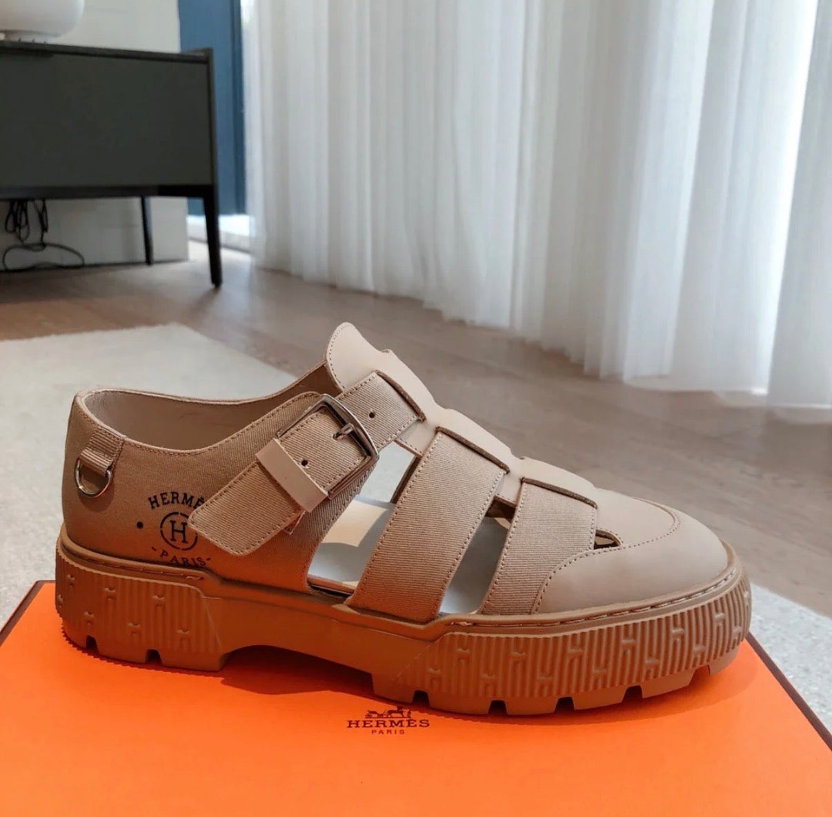 HM ITEM SANDAL ALMOND CALFSKIN AND DENIM
